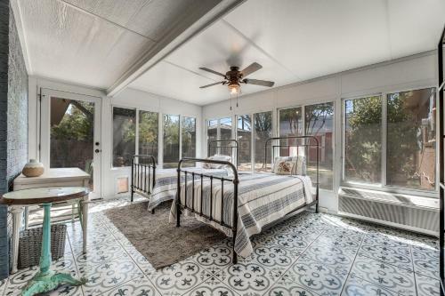 Charming Family & Pet Friendly 5 Bdrm Home Mins To Main St/wineries
