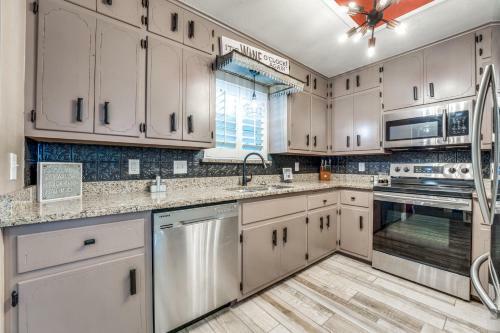 Charming Family & Pet Friendly 5 Bdrm Home Mins To Main St/wineries