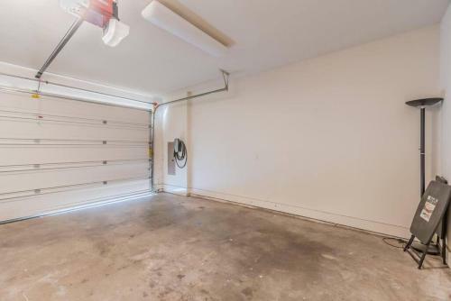 Stunning Townhome Near Uptown