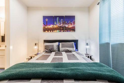 Stunning Townhome Near Uptown