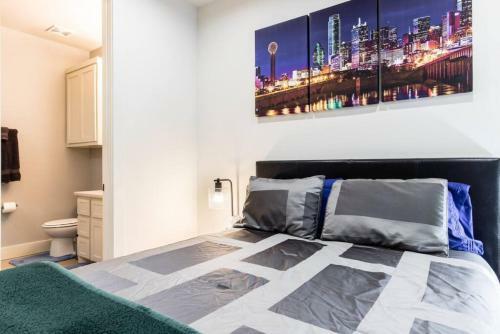 Stunning Townhome Near Uptown