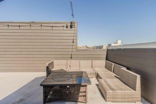 Stunning Townhome Near Uptown