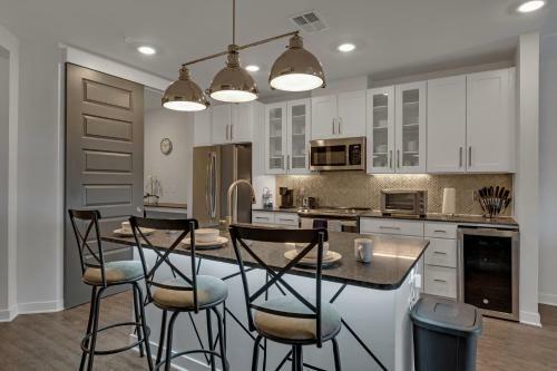 Apartamento High Rise King Suite Downtown !