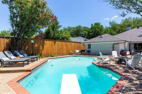 5 Bdr Modern Home With A Firepit, Heated Pool & Spa