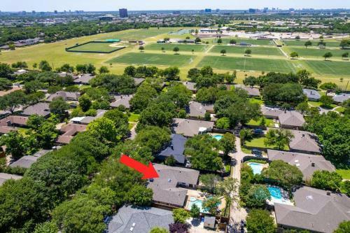 5 Bdr Modern Home With A Firepit, Heated Pool & Spa
