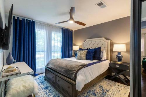 5 Bdr Modern Home With A Firepit, Heated Pool & Spa