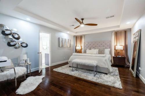 5 Bdr Modern Home With A Firepit, Heated Pool & Spa