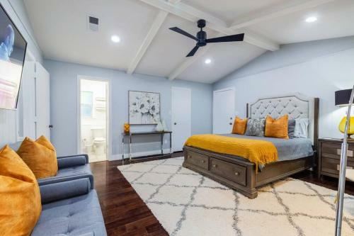 5 Bdr Modern Home With A Firepit, Heated Pool & Spa