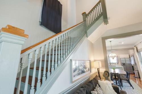 Coastal Corner Immaculate Mid-island Gem Home