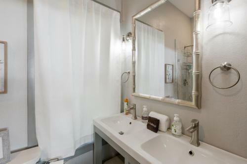 Coastal Corner Immaculate Mid-island Gem Home