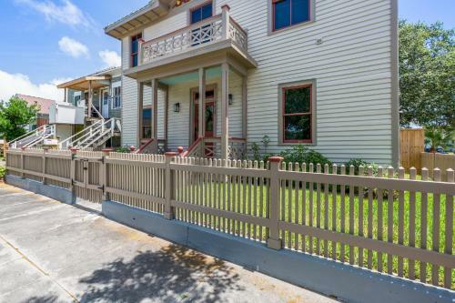Coastal Corner Immaculate Mid-island Gem Home