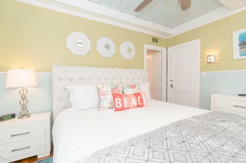 Beachside Bungalow By Ryson Vacation Rentals