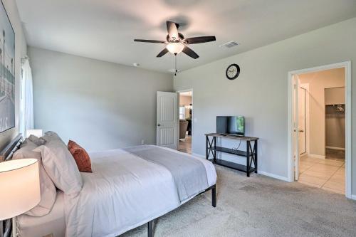 Roomy Austin Abode With Community Outdoor Pool!