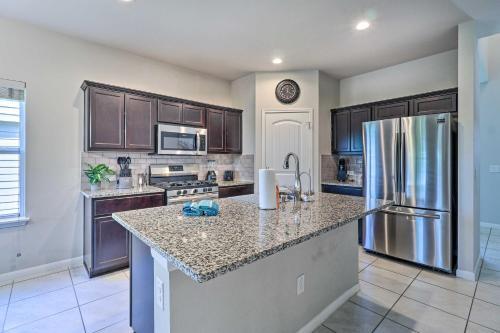 Roomy Austin Abode With Community Outdoor Pool!