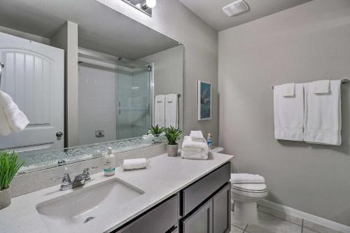 Roomy Austin Abode With Community Outdoor Pool!