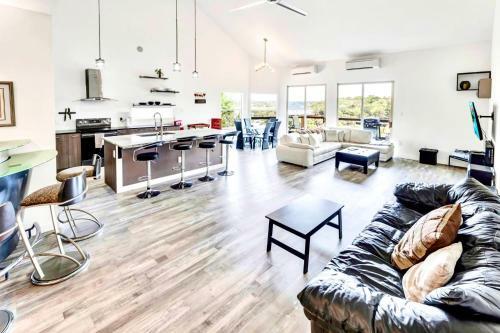 Lakefront 6br Home With Dock - Lake Travis Views