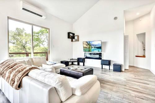 Lakefront 6br Home With Dock - Lake Travis Views