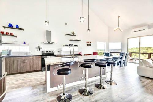 Lakefront 6br Home With Dock - Lake Travis Views
