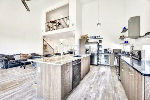 Lakefront 6br Home With Dock - Lake Travis Views