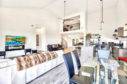 Lakefront 6br Home With Dock - Lake Travis Views
