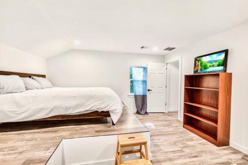 Lakefront 6br Home With Dock - Lake Travis Views