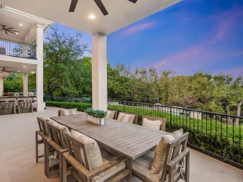 The Above Bliss Estate Austin