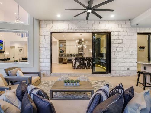 The Above Bliss Estate Austin