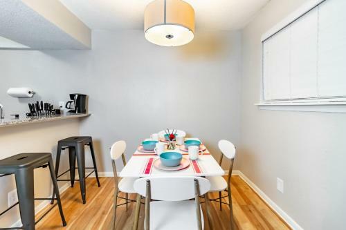 Apartamento Vivant - 2br - King Beds Extended Stay Apts