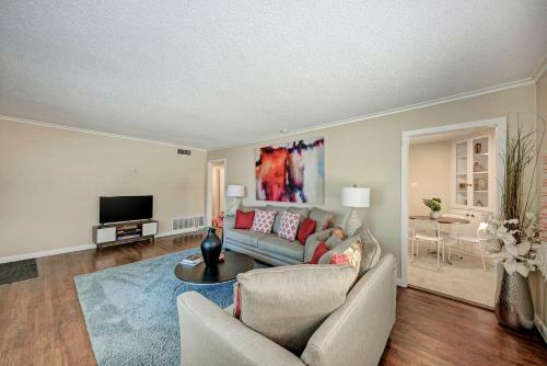Downtown, Convention Center, Capitol, Zilker Park, Lake, 6th St, Domain