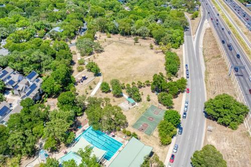 Downtown, Convention Center, Capitol, Zilker Park, Lake, 6th St, Domain