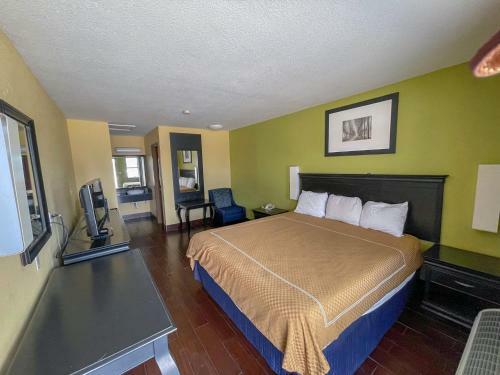 Hotel Deluxe Inn & Suites