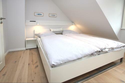 Strandstra�e 2b Rechts, L�tt Seehuus