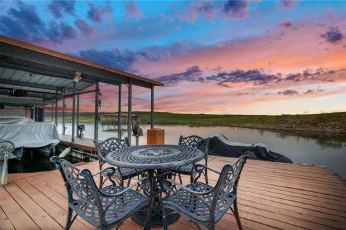 Jbarj Lake Lodge
