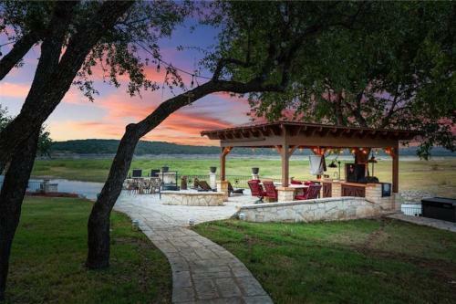 Jbarj Lake Lodge