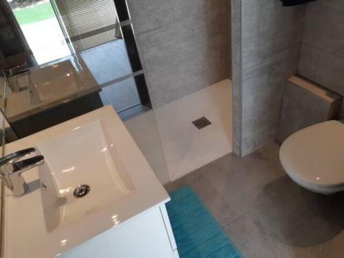 Hostal Charmant Studio Calme, Avec Piscine