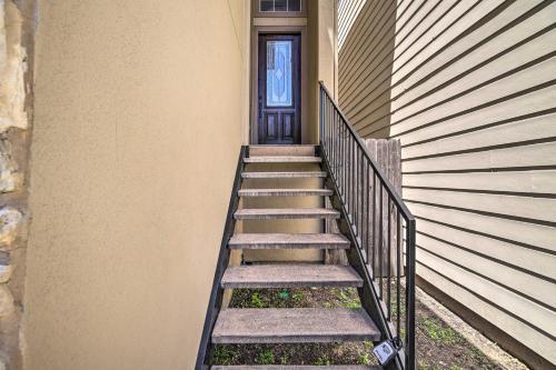 Pet-friendly Houston Townhome With Fenced Yard!