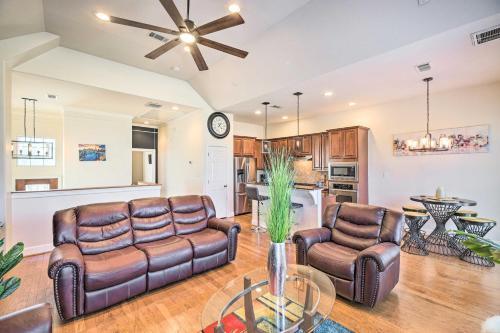 Pet-friendly Houston Townhome With Fenced Yard!