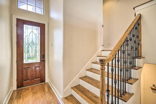 Pet-friendly Houston Townhome With Fenced Yard!
