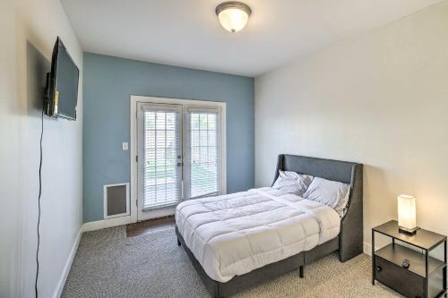 Pet-friendly Houston Townhome With Fenced Yard!