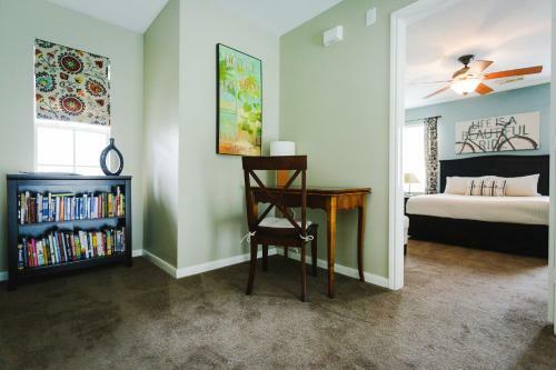 Walk To Bars And Restaurants, 2 Mi From Stadiums And Theaters, Great For Groups