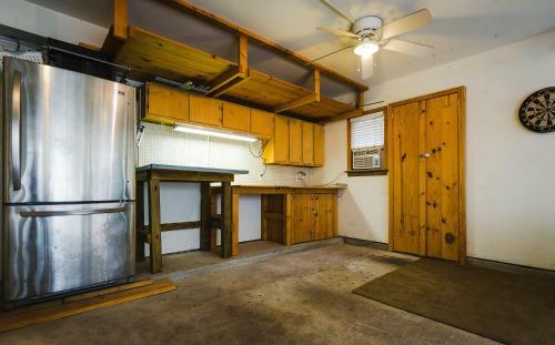 Walk To Bars And Restaurants, 2 Mi From Stadiums And Theaters, Great For Groups