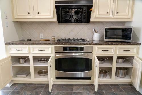 River Oaks, Elegant & Bright, Family Oriented, Spacious