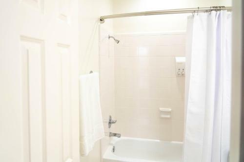 River Oaks, Elegant & Bright, Family Oriented, Spacious