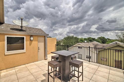 Charming Houston Townhome About 5 Mi To Downtown!
