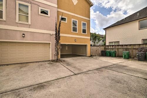 Charming Houston Townhome About 5 Mi To Downtown!