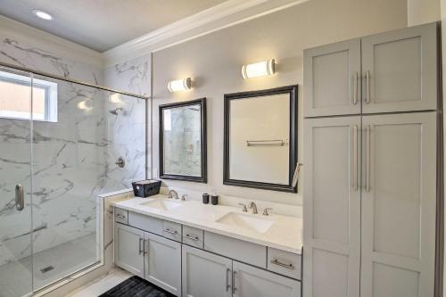 Charming Houston Townhome About 5 Mi To Downtown!