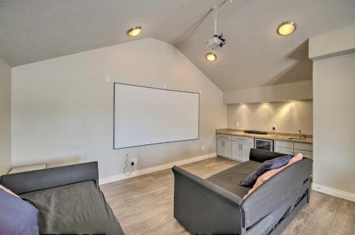 Charming Houston Townhome About 5 Mi To Downtown!