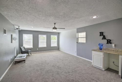 Houston Home With Fire Pit About 2 Mi To Downtown!