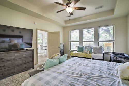 Welcoming Montgomery Home In Gated Community!