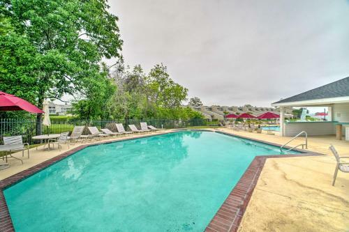 Welcoming Montgomery Home In Gated Community!